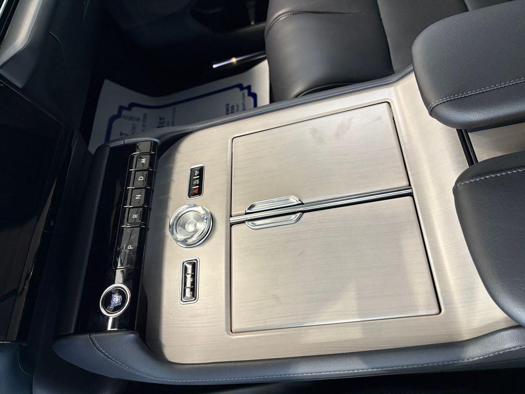 new 2025 Lincoln Navigator car, priced at $109,060
