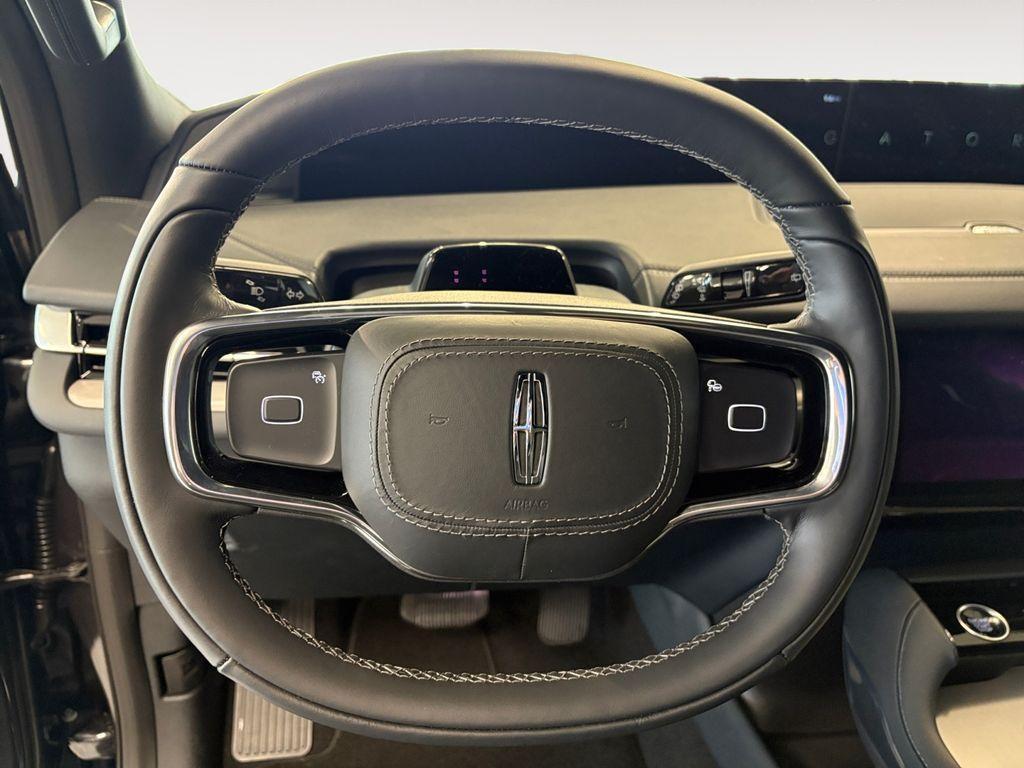 new 2025 Lincoln Navigator car, priced at $109,060