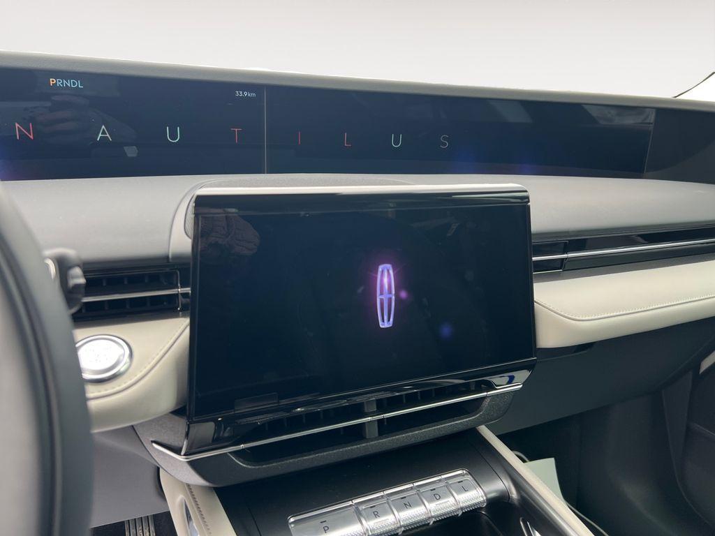 new 2025 Lincoln Nautilus car, priced at $58,348