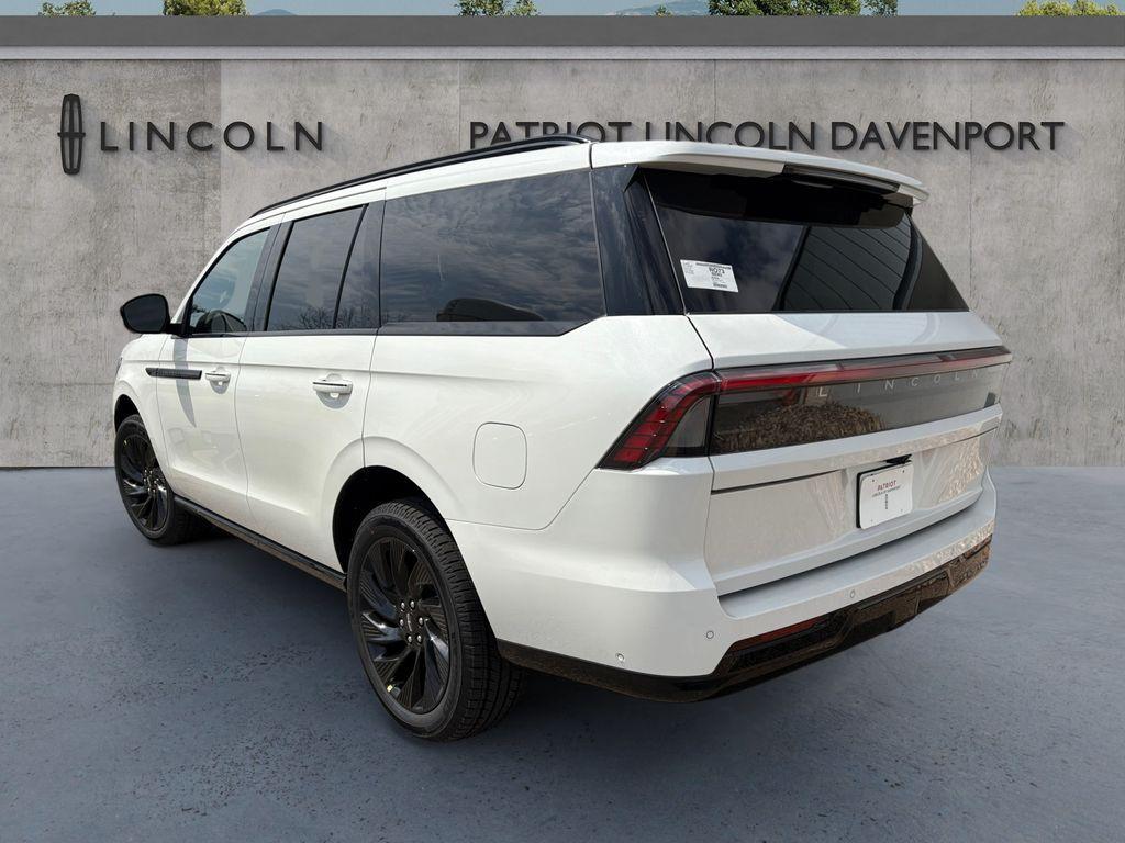 new 2025 Lincoln Navigator car, priced at $109,060