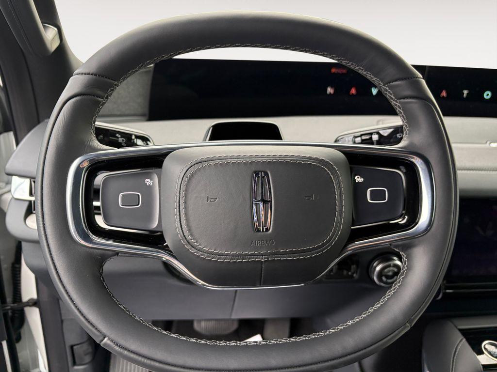 new 2025 Lincoln Navigator car, priced at $109,060