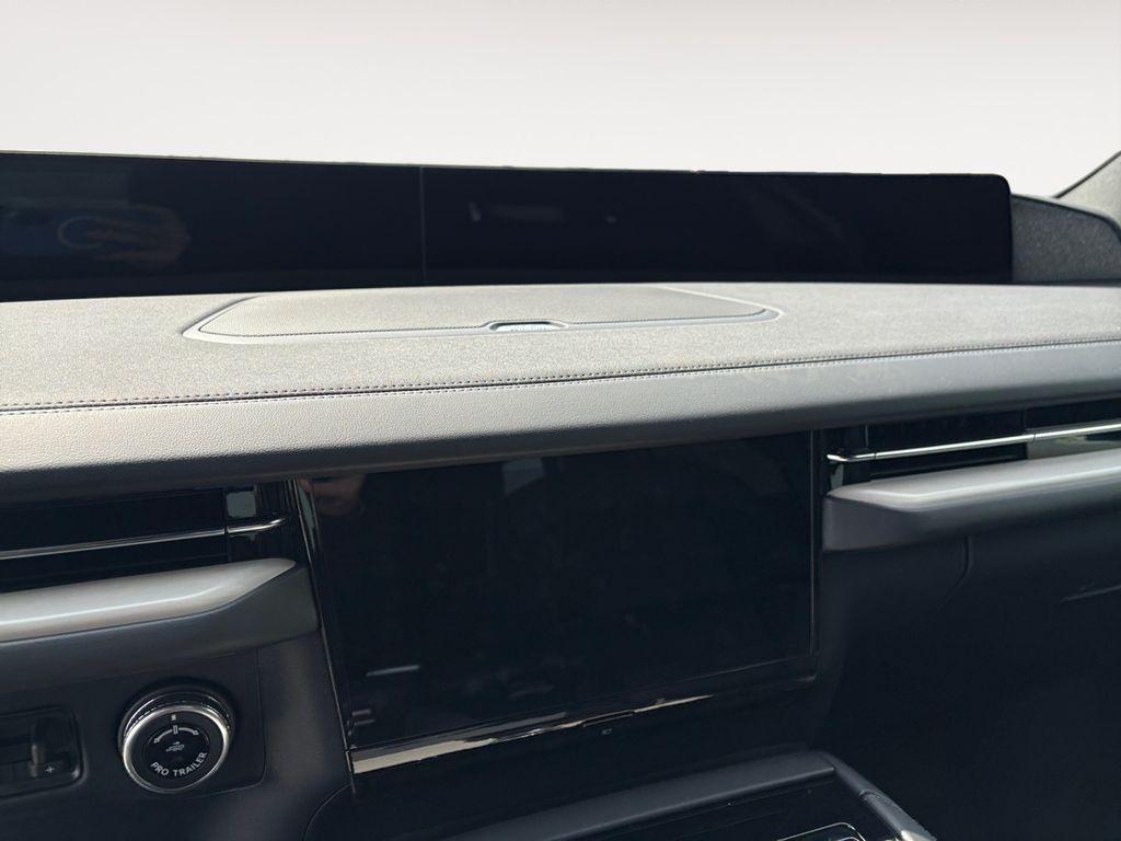 new 2025 Lincoln Navigator car, priced at $109,060