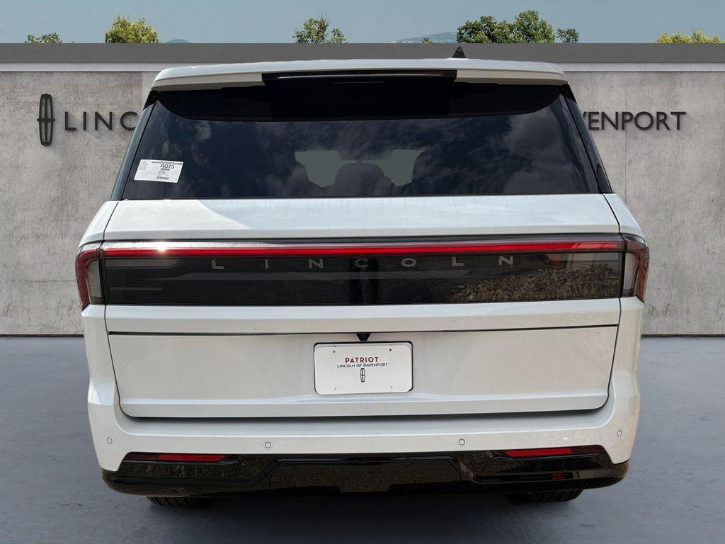 new 2025 Lincoln Navigator car, priced at $109,060