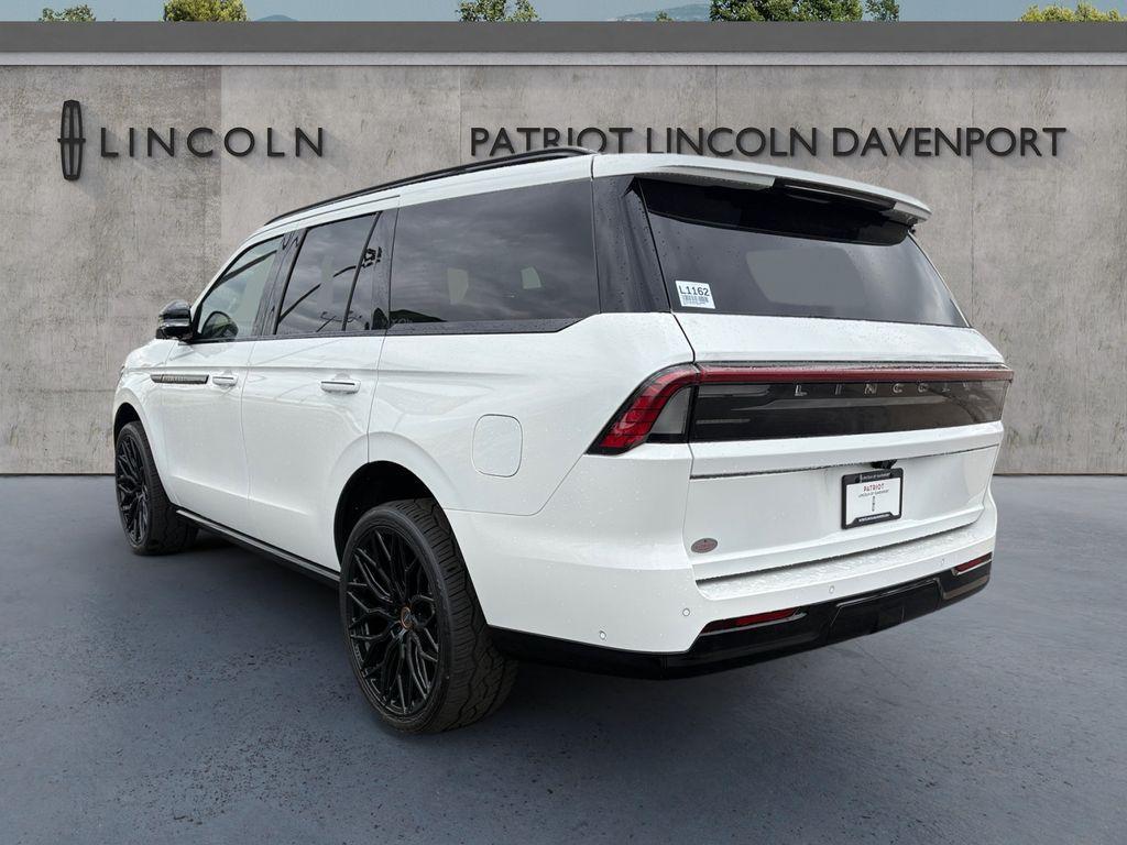 new 2025 Lincoln Navigator car, priced at $109,060