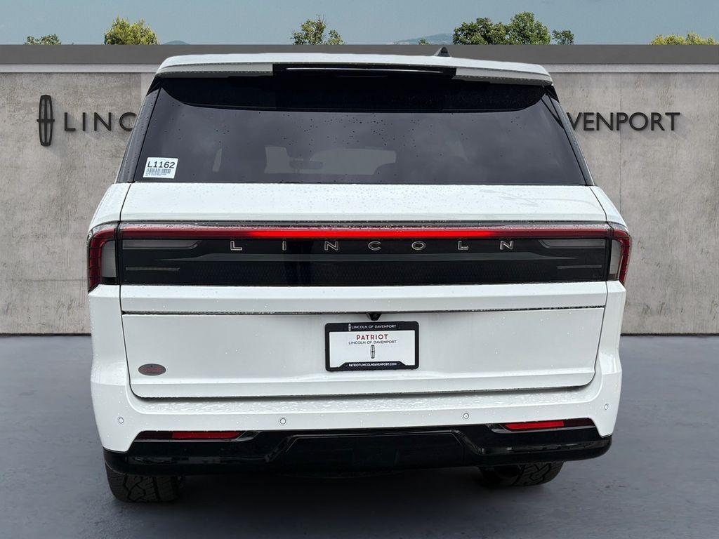 new 2025 Lincoln Navigator car, priced at $109,060