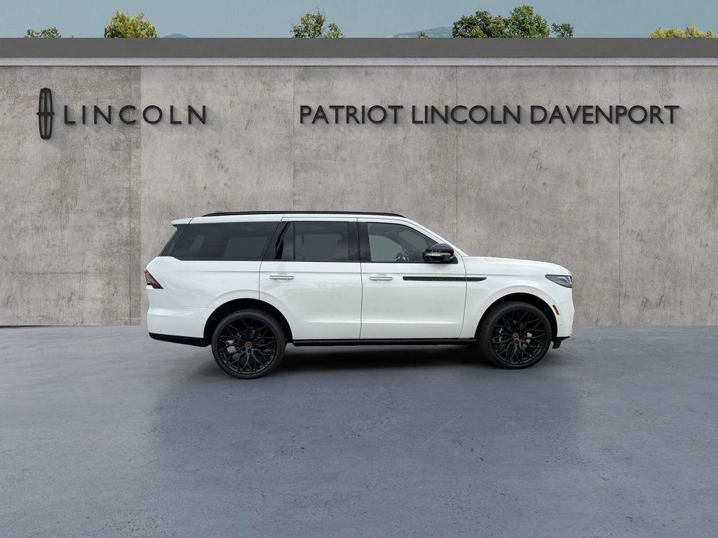 new 2025 Lincoln Navigator car, priced at $109,060