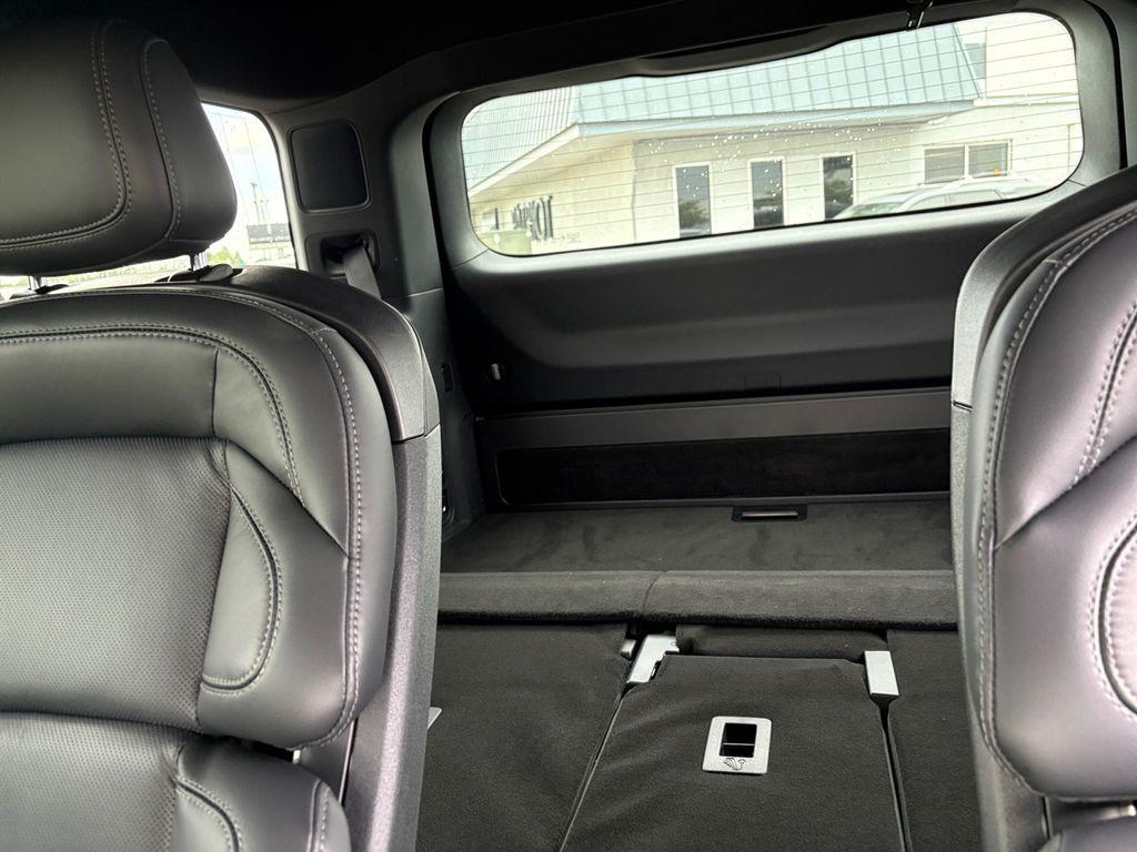 new 2025 Lincoln Navigator car, priced at $109,060