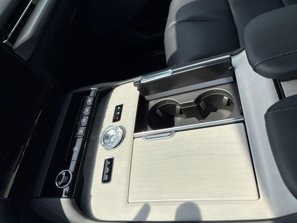 new 2025 Lincoln Navigator car, priced at $109,060