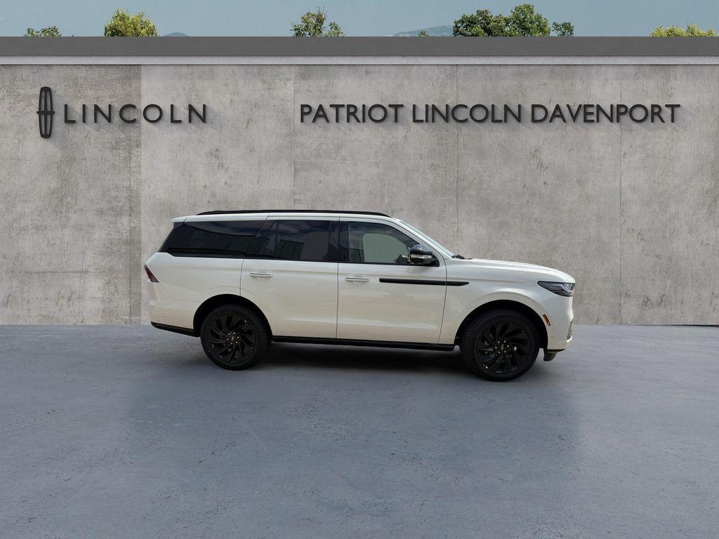 new 2025 Lincoln Navigator car, priced at $109,060