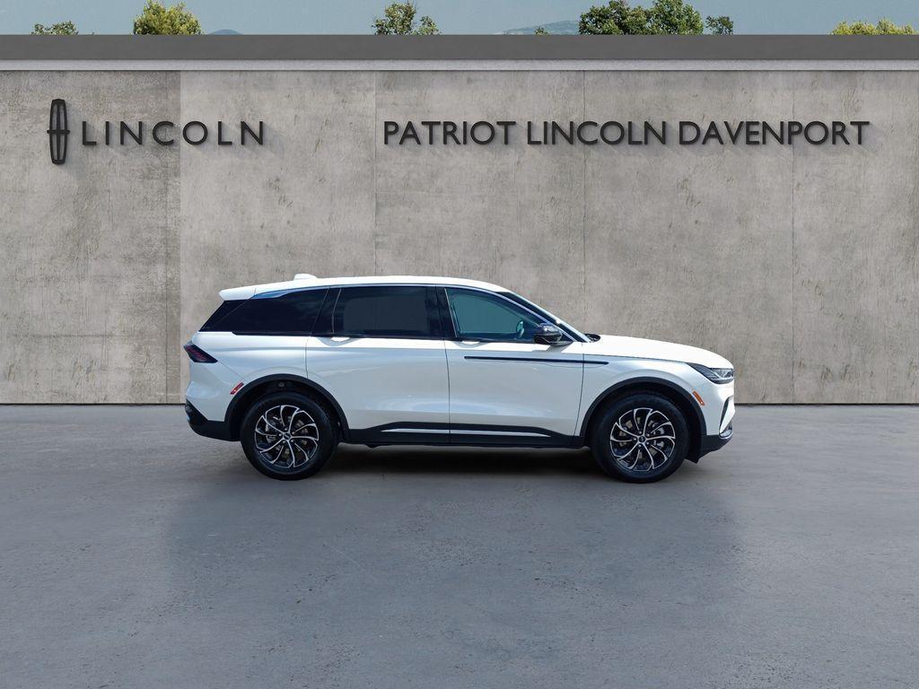 new 2025 Lincoln Nautilus car, priced at $63,570