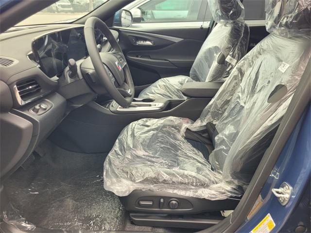 new 2025 Buick Envista car, priced at $26,199