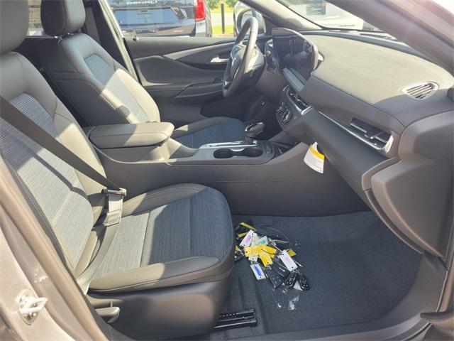 new 2025 Buick Envista car, priced at $26,541