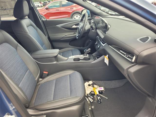 new 2025 Buick Envista car, priced at $26,470