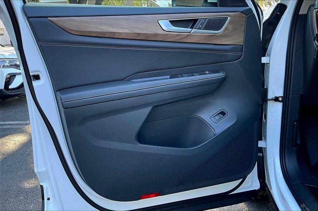 new 2026 Volkswagen Atlas car, priced at $46,296