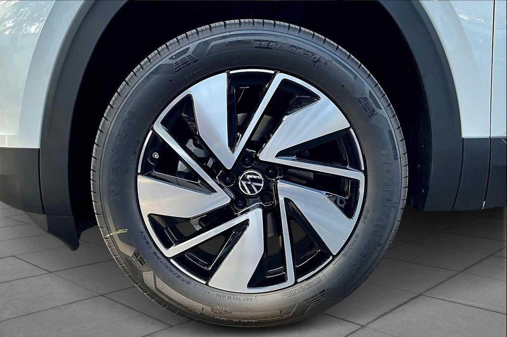 new 2026 Volkswagen Atlas car, priced at $46,296