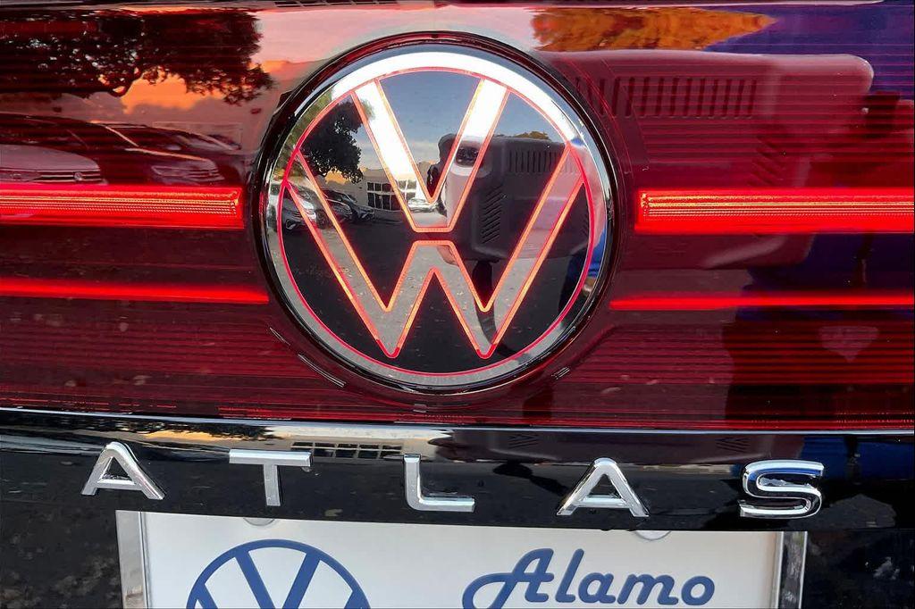new 2025 Volkswagen Atlas car, priced at $48,099