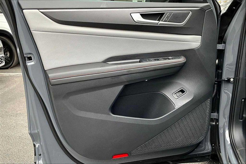 new 2025 Volkswagen Atlas car, priced at $47,859