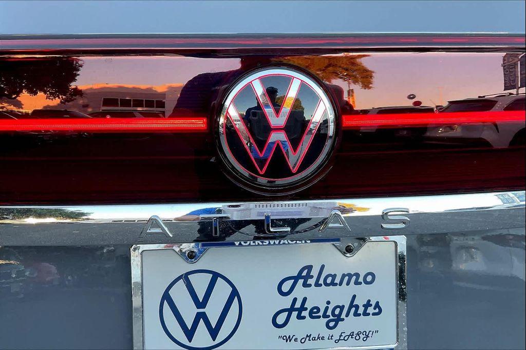 new 2025 Volkswagen Atlas car, priced at $55,061