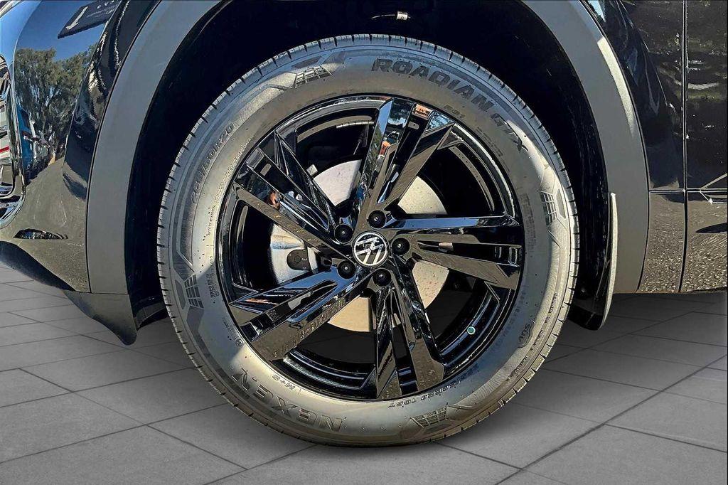 new 2026 Volkswagen Atlas Cross Sport car, priced at $53,128