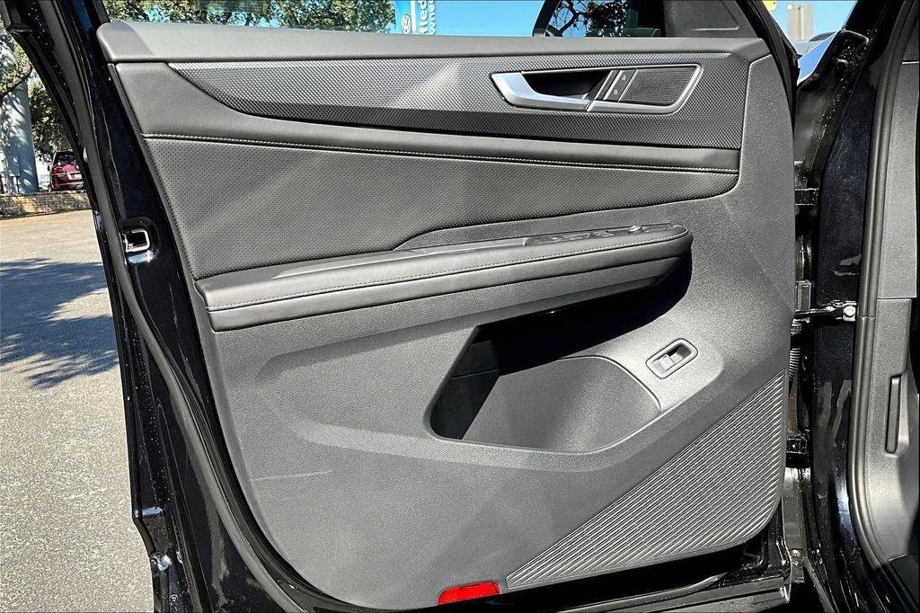 new 2026 Volkswagen Atlas Cross Sport car, priced at $53,128