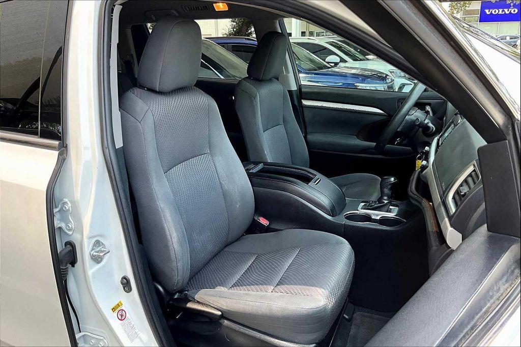 used 2019 Toyota Highlander car, priced at $21,355