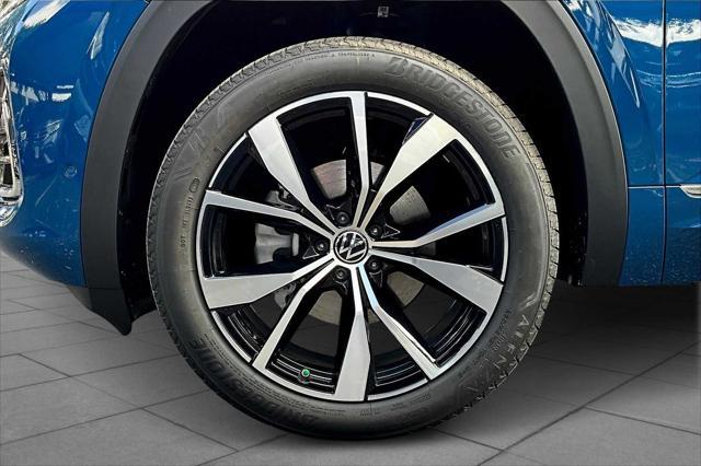 new 2025 Volkswagen Atlas car, priced at $53,968