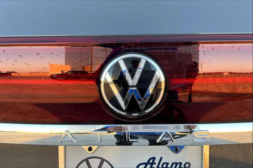 new 2025 Volkswagen Atlas car, priced at $54,366
