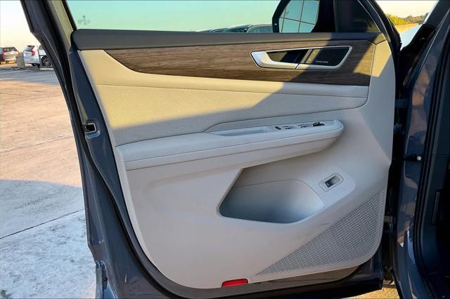 new 2025 Volkswagen Atlas car, priced at $54,424