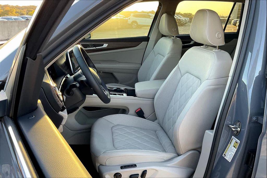 new 2025 Volkswagen Atlas car, priced at $54,366