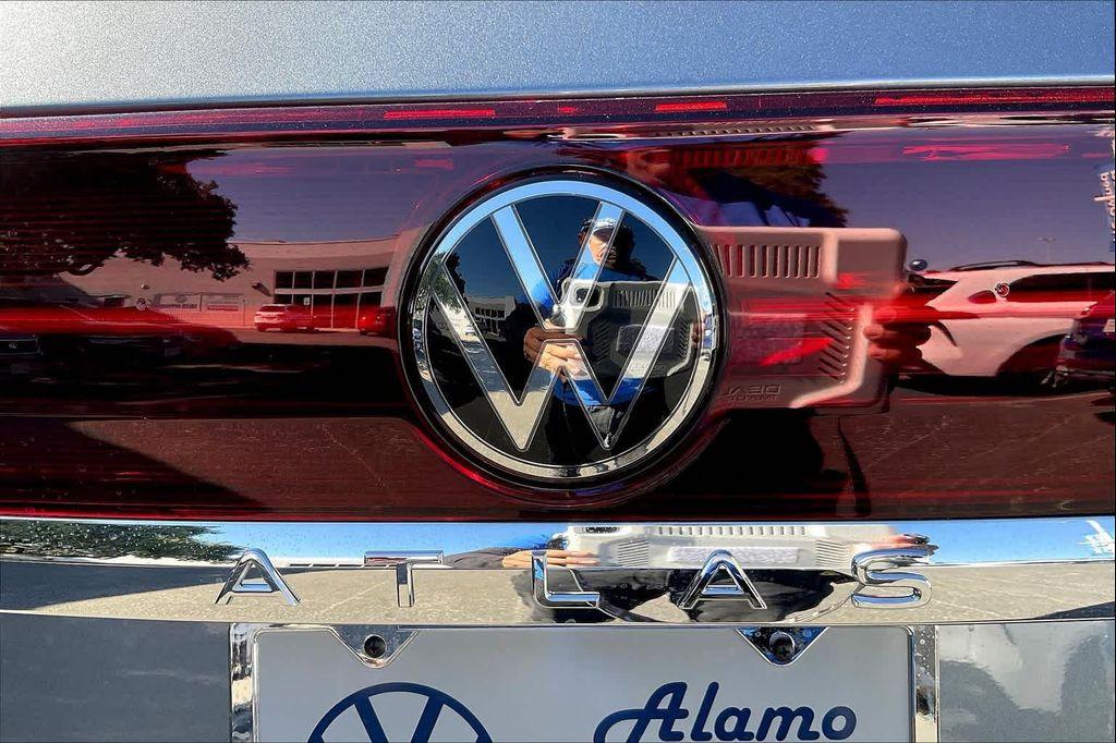 new 2025 Volkswagen Atlas car, priced at $53,911