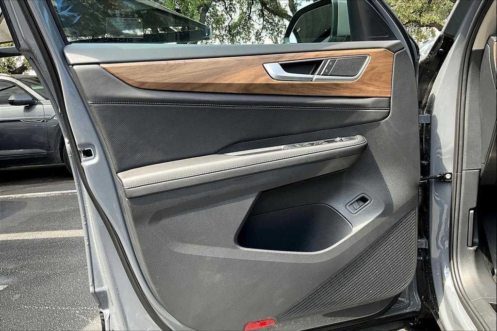 new 2026 Volkswagen Atlas car, priced at $46,296