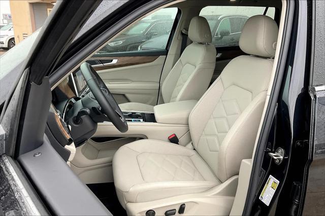 new 2025 Volkswagen Atlas car, priced at $45,687