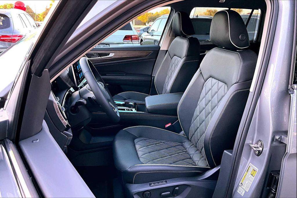 new 2025 Volkswagen Atlas car, priced at $53,911