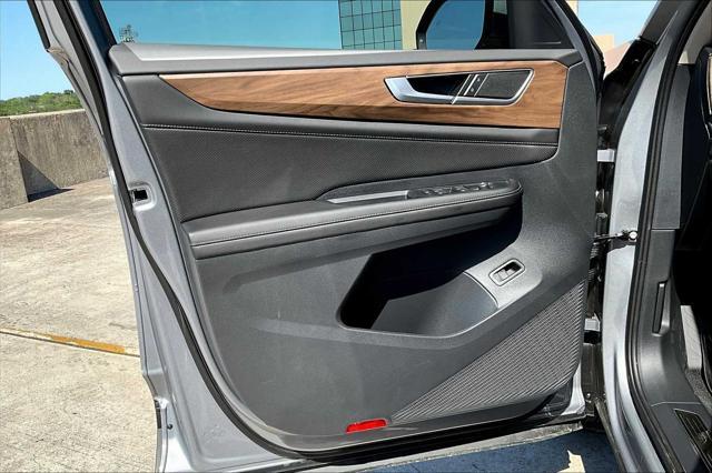 new 2025 Volkswagen Atlas car, priced at $44,397
