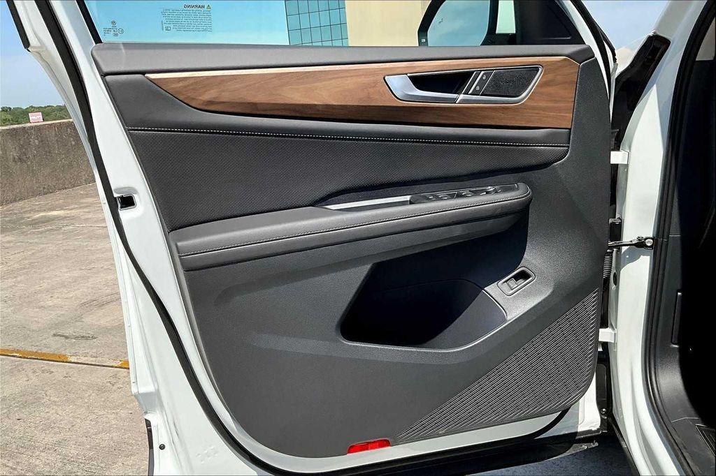 new 2025 Volkswagen Atlas car, priced at $44,459