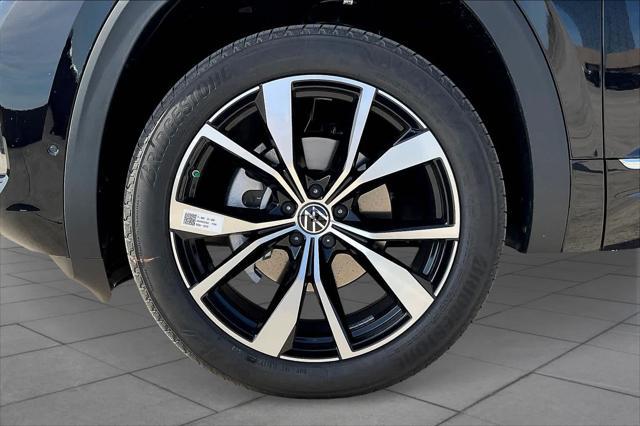 new 2025 Volkswagen Atlas car, priced at $54,664