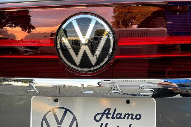 new 2025 Volkswagen Atlas car, priced at $44,398