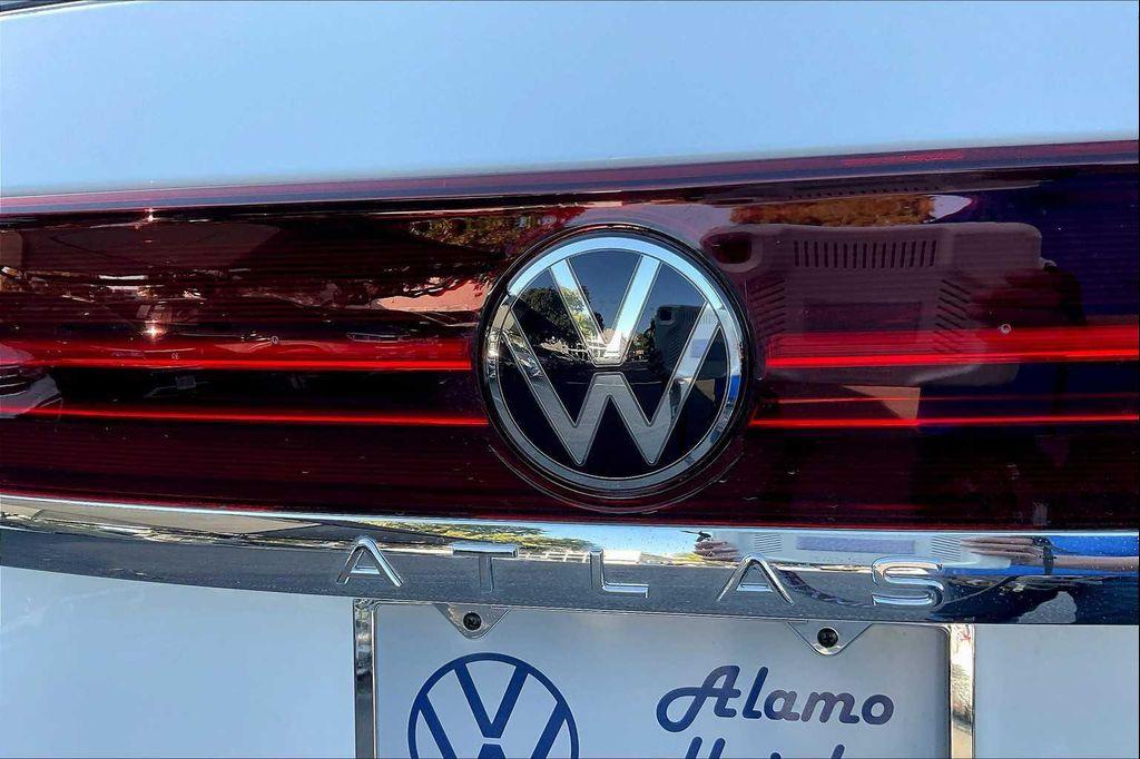 new 2025 Volkswagen Atlas car, priced at $50,222