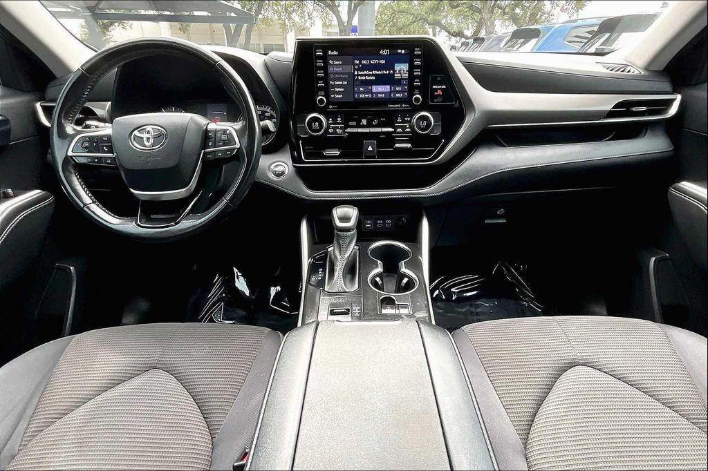 used 2022 Toyota Highlander car, priced at $29,989