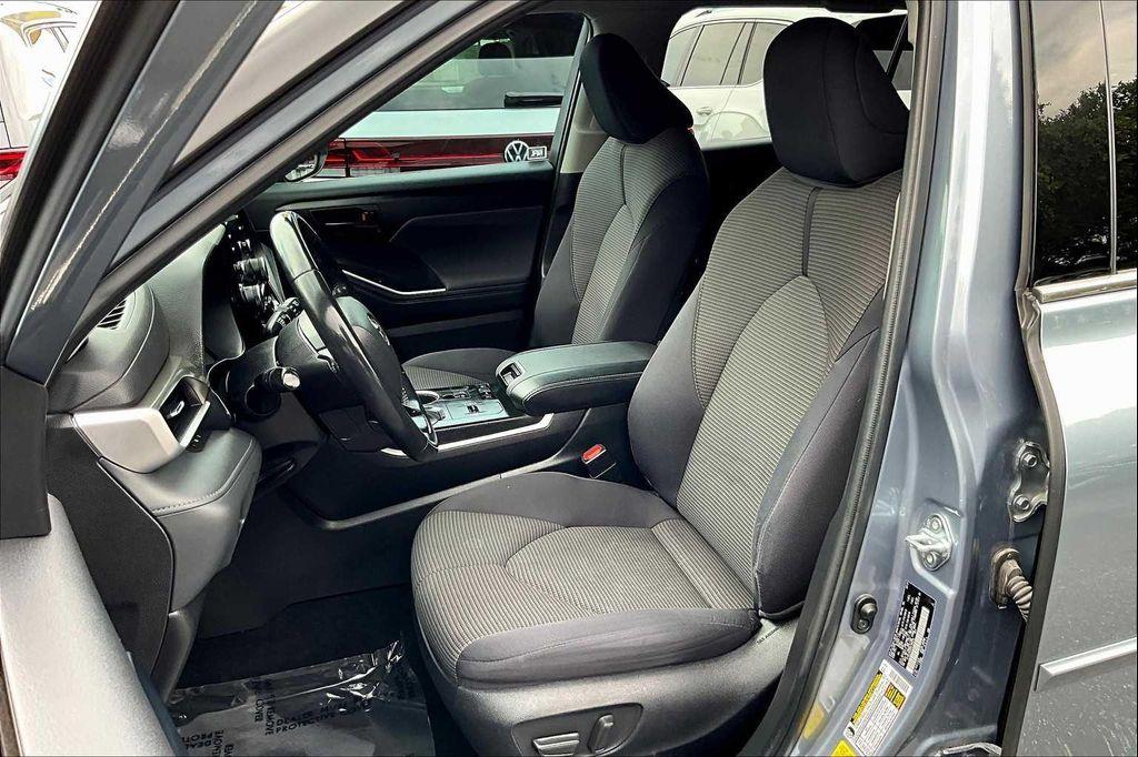 used 2022 Toyota Highlander car, priced at $29,989