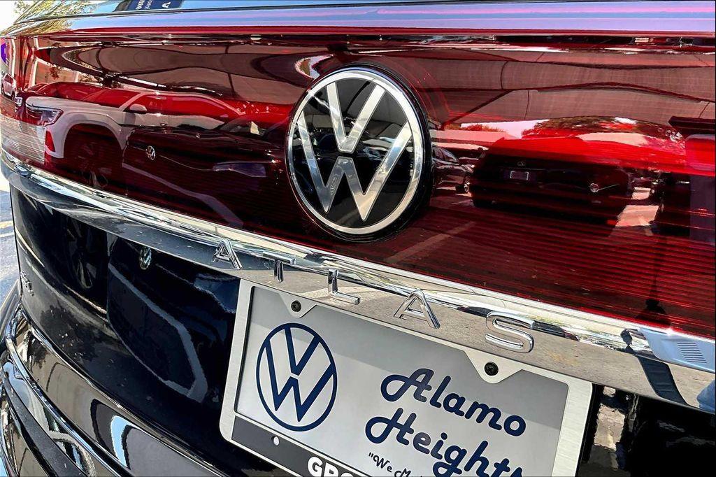 new 2026 Volkswagen Atlas Cross Sport car, priced at $54,513