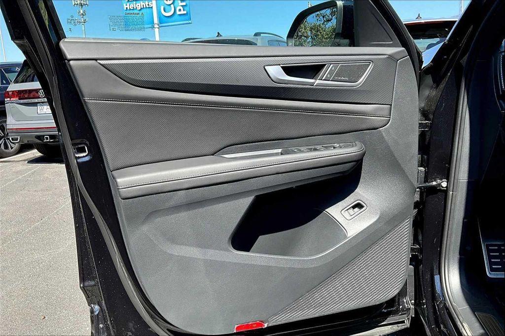 new 2026 Volkswagen Atlas Cross Sport car, priced at $54,513