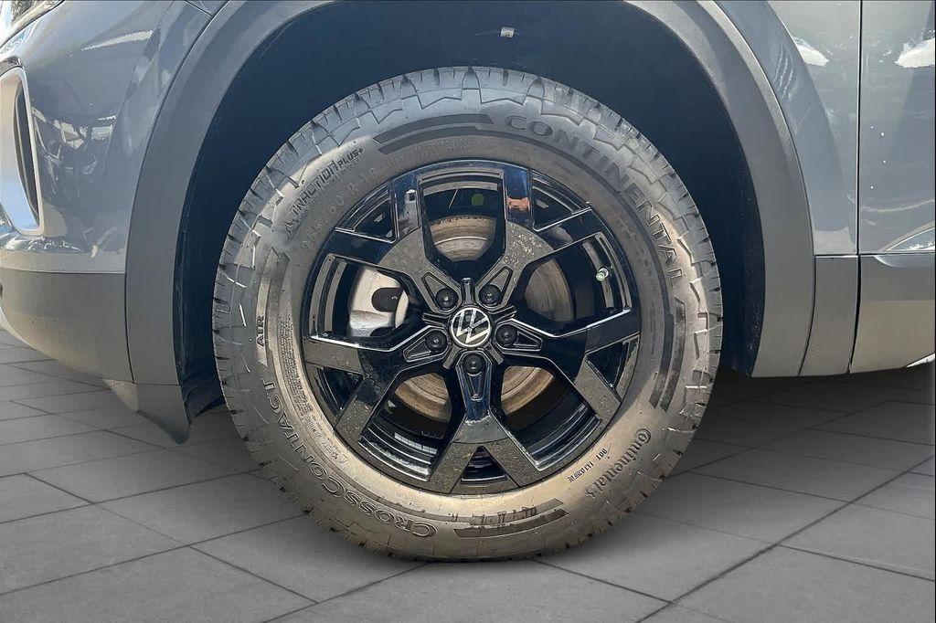 new 2024 Volkswagen Atlas car, priced at $49,853