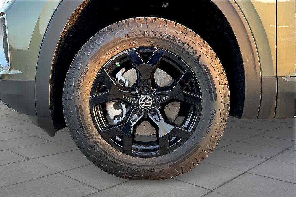 new 2025 Volkswagen Atlas car, priced at $47,634