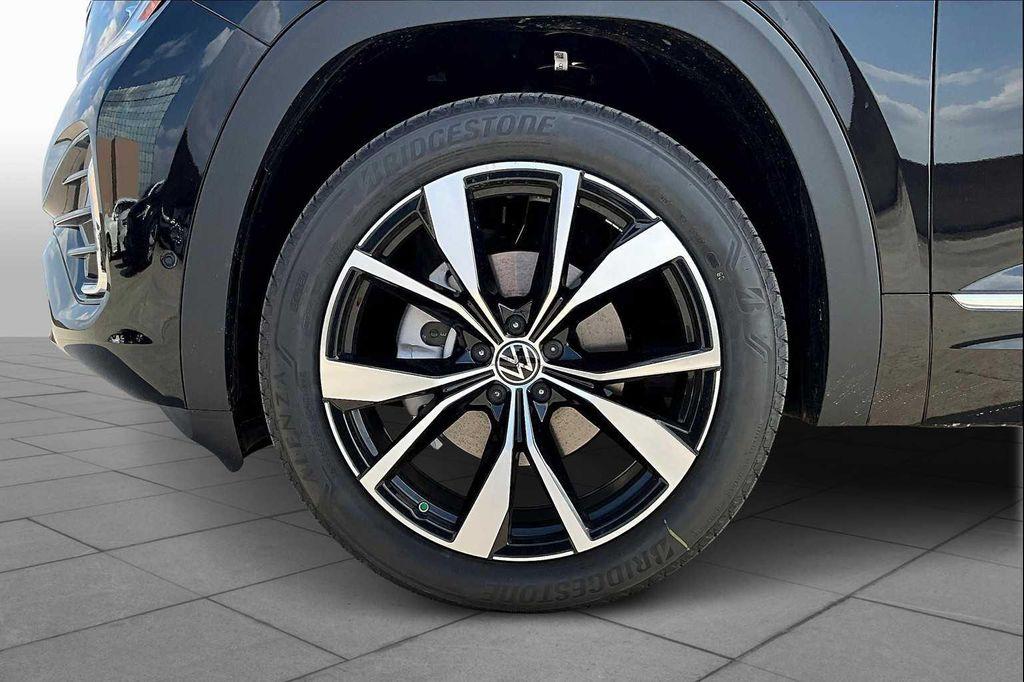 new 2025 Volkswagen Atlas car, priced at $53,911