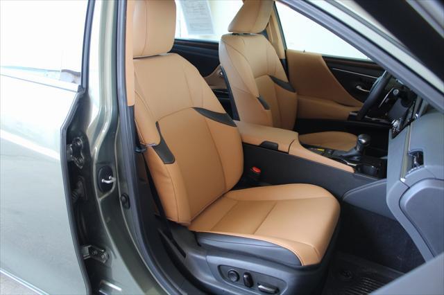 used 2025 Lexus ES 300h car, priced at $45,995