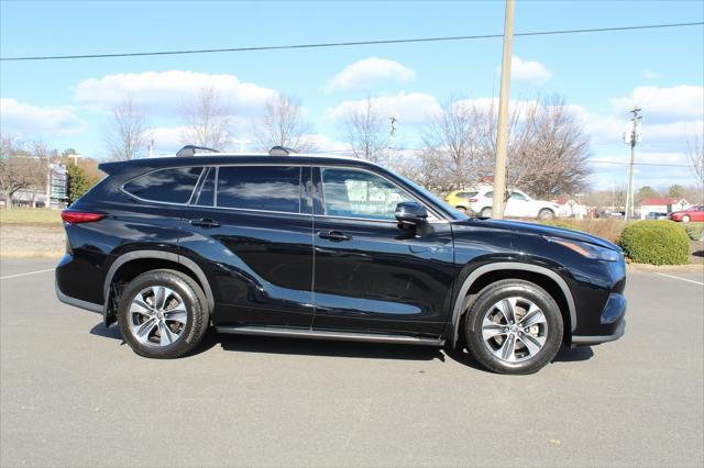 used 2022 Toyota Highlander car, priced at $38,995