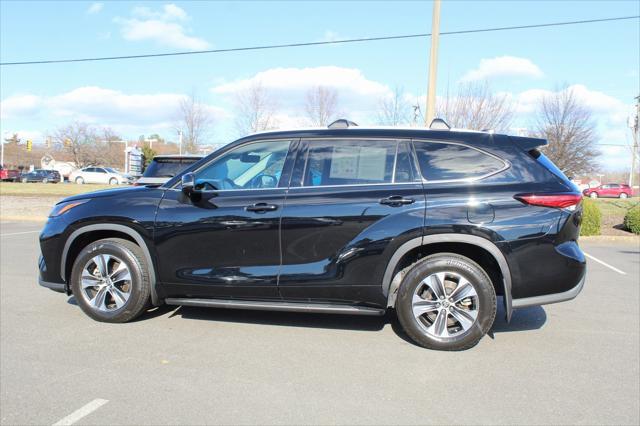 used 2022 Toyota Highlander car, priced at $38,995