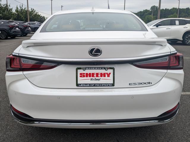 new 2025 Lexus ES 300h car, priced at $50,280