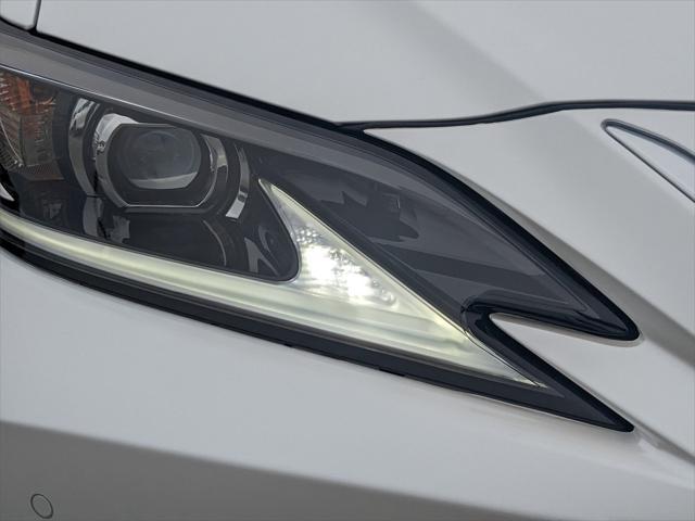 new 2025 Lexus ES 300h car, priced at $50,280